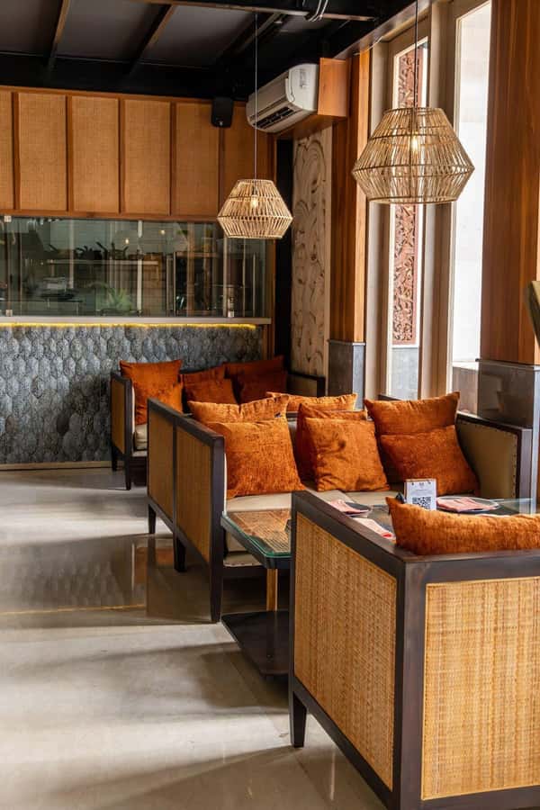 Canggu: Paed Thai Cuisine Restaurant Dining Experience - What to Expect on the Menu: Classics, Curries, and Veg Options