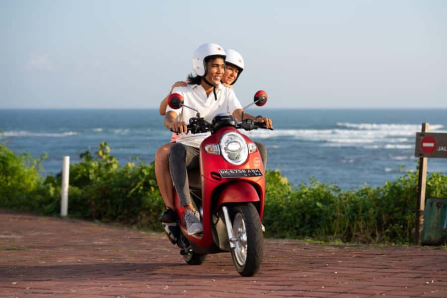 Canggu: Scooter Lesson with Professional Instructor - Included gear and small details that affect your confidence