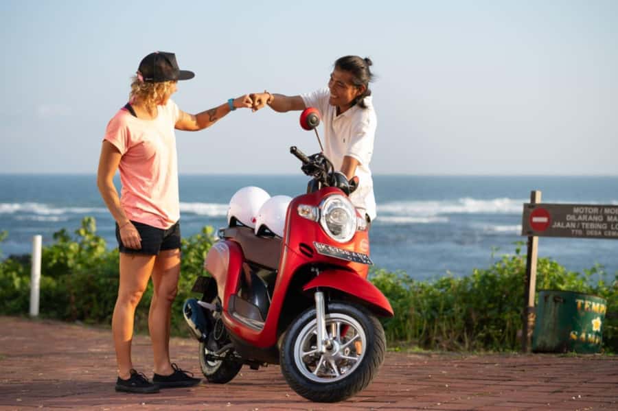 Canggu: Scooter Lesson with Professional Instructor - Language and communication: English + Indonesian