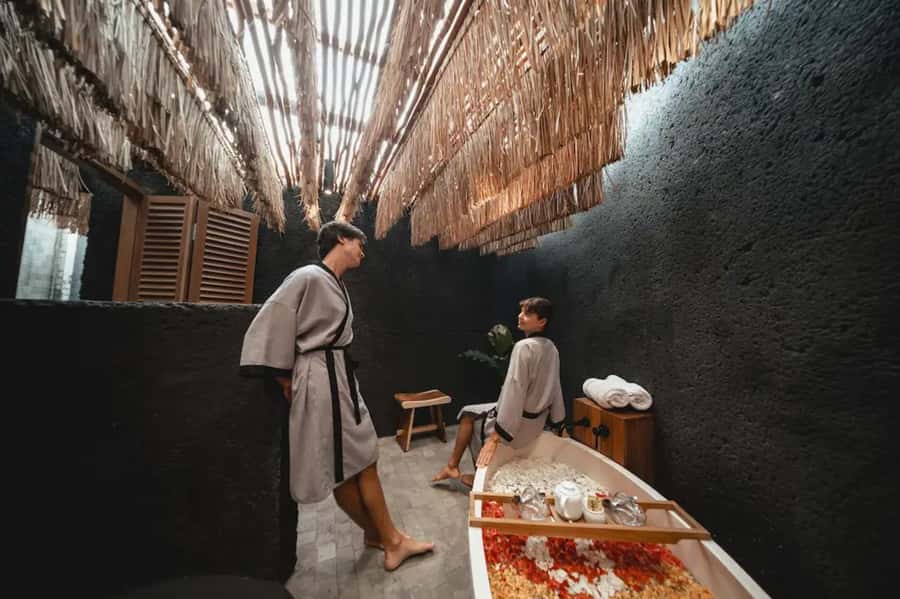 Canggu: Spa and Bath Experiences at Svaha Spa Nelayan - Traditional Balinese Massage: palm, thumb, and essential oils