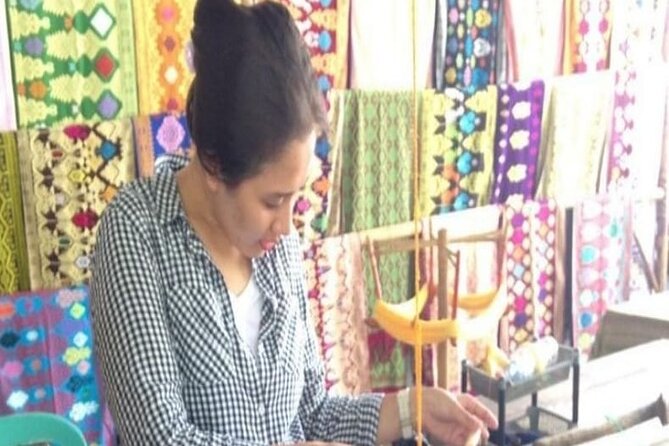 Car Hire Lombok tradition village tour - Stop 1: Lombok (1 hour) and how to use that first hour well