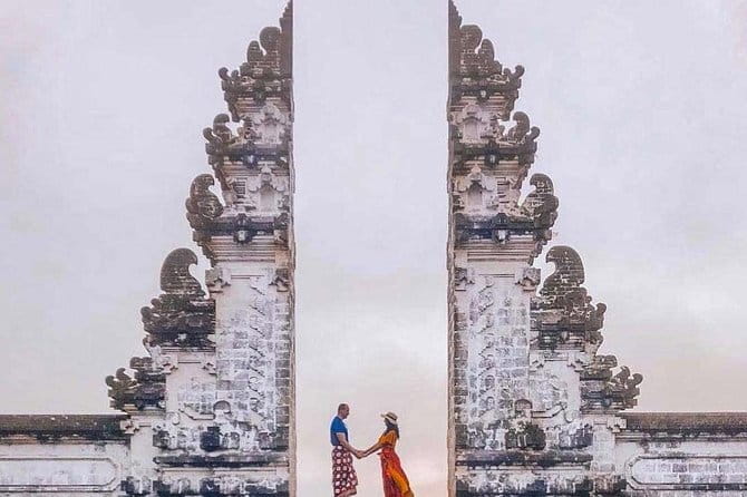 Charter a car with driver in Bali - Who this car charter suits best