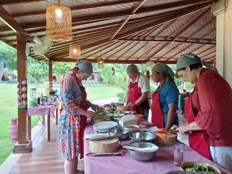 Cooking Class 3 Courses Balinese Dishes - Meet the chefs: patient coaching that makes a difference