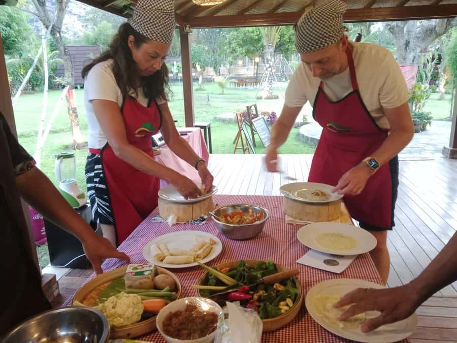Cooking Class 3 Courses Balinese Dishes - What you actually cook: spring rolls, chicken curry, and dadar bali