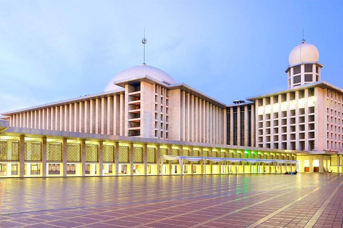 Customized Private Tour Jakarta With Lunch - Merdeka Square: MONAS and the National Museum in the same orbit