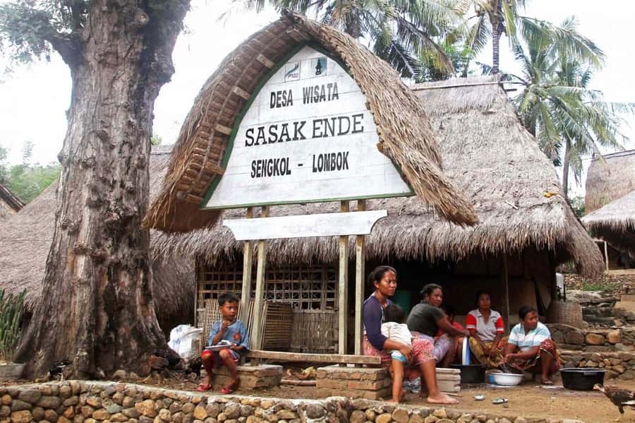 Day Tour /Hand Weaving,Tradisional Village&Beach Tour - Pickup, Private Comfort, and What $35 Gets You