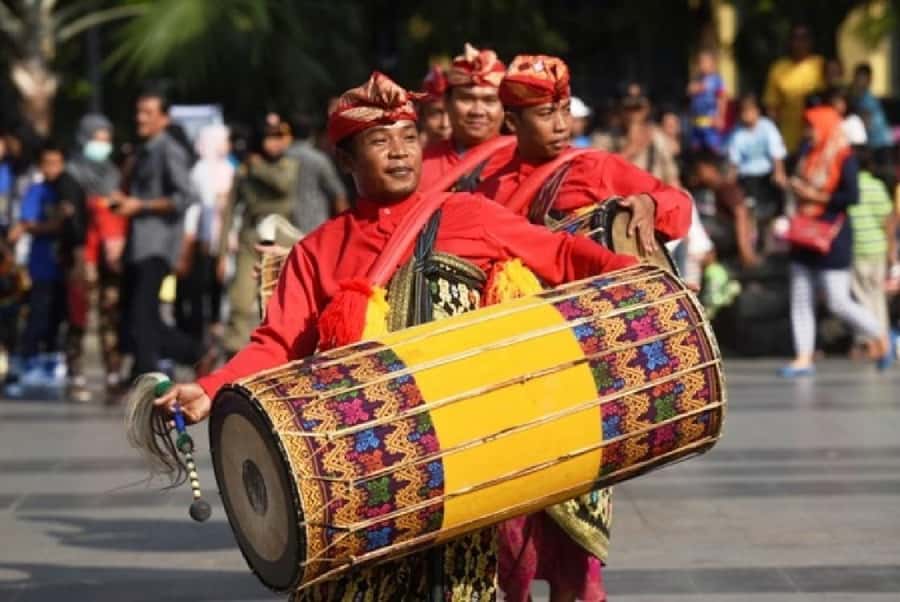Day Tour /Hand Weaving,Tradisional Village&Beach Tour - Sade Village and Ende Village: Thatched Homes and Daily Rituals