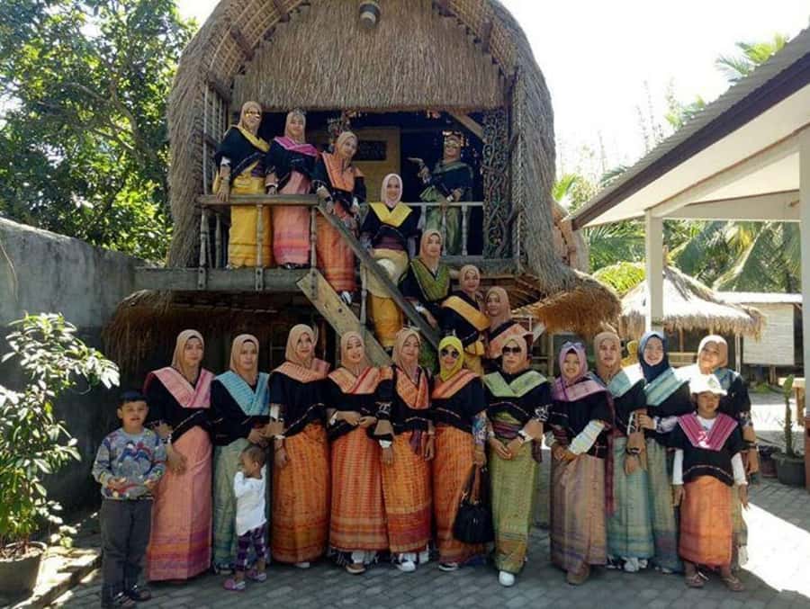 Day Tour /Hand Weaving,Tradisional Village&Beach Tour - Bukit Merese Sunset Hill: Soft Hike and Big Views