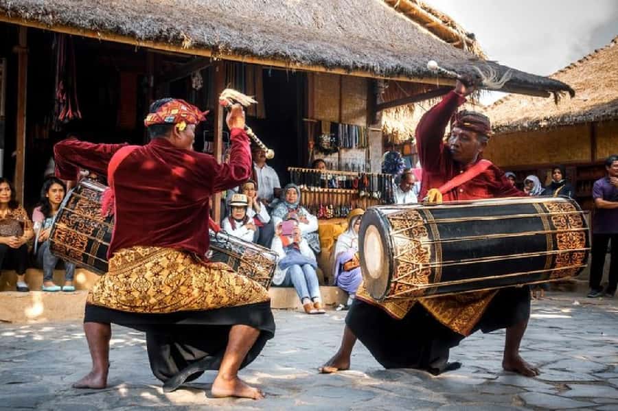 Day Tour /Hand Weaving,Tradisional Village&Beach Tour - What to Expect From the Guide (Jay’s Style, Typical for This Tour)