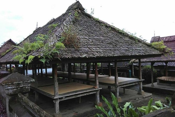 Day Tour with Sunrise and waterfall - Kehen Temple: 38 stairs and Chinese porcelain plates