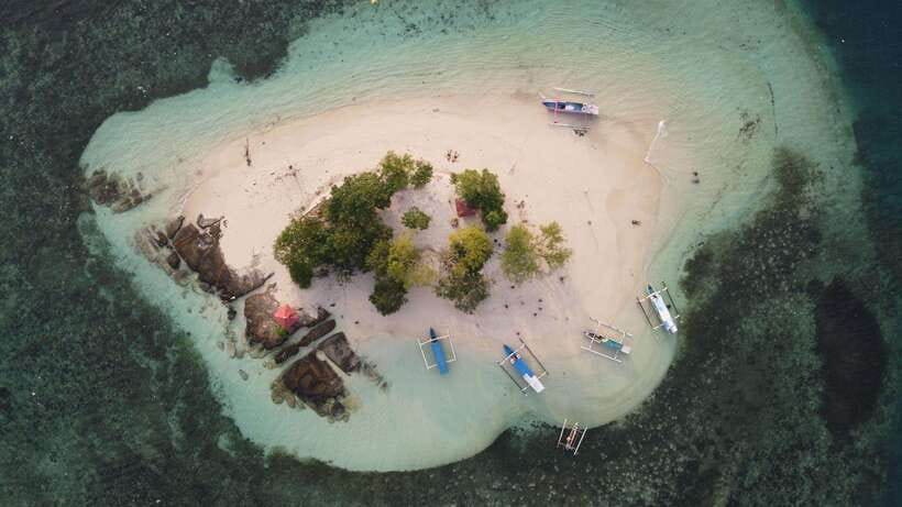 Day Trip 3 Secret Gilis in West South Of Lombok - Tawun Harbor to the first gili: a private boat day without the stress