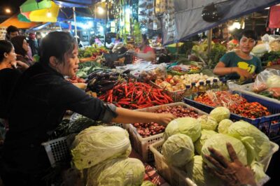 Denpasar: Night Street Food Walking Tour - How the 4 hours move: photos, walking, and five tasting stops