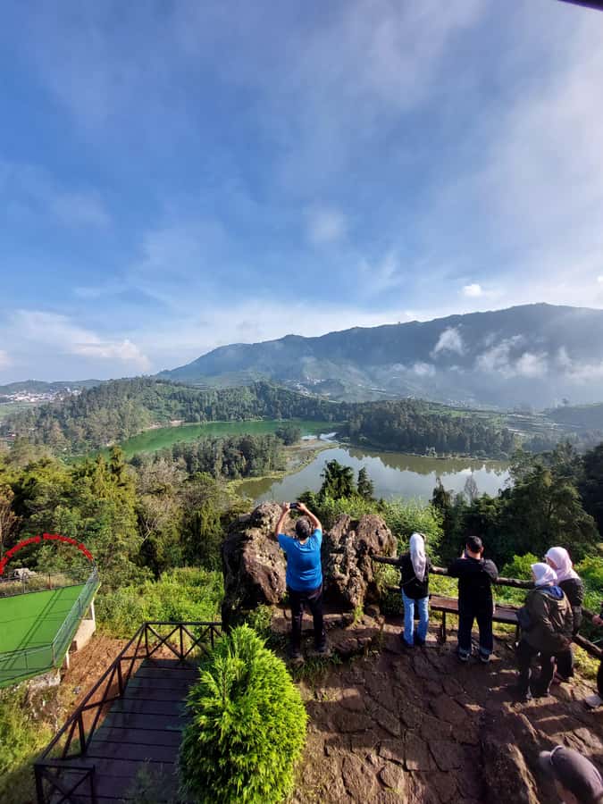 Dieng Plateau Sikunir Golden sunrise trip with guide - Batu Pandang Ratapan Angin photo stop: stretching your legs