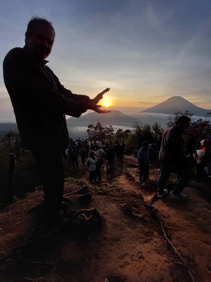 Dieng Plateau Sikunir Golden sunrise trip with guide - Sikunir Hill sunrise: how the cold, timing, and views work