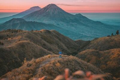 Dieng Plateau with Sikunir Sunrise Full-Day Tour - Telaga Warna After Sunrise: Color-Changing Water and the Walk Between Stops