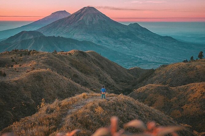 Dieng Plateau with Sikunir Sunrise Full-Day Tour - Telaga Warna After Sunrise: Color-Changing Water and the Walk Between Stops