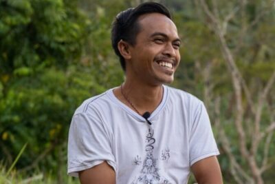 Discover Balinese fortune telling with convenient on-call service - Tirta Empul holy spring water: Hindu purification and bathing rituals