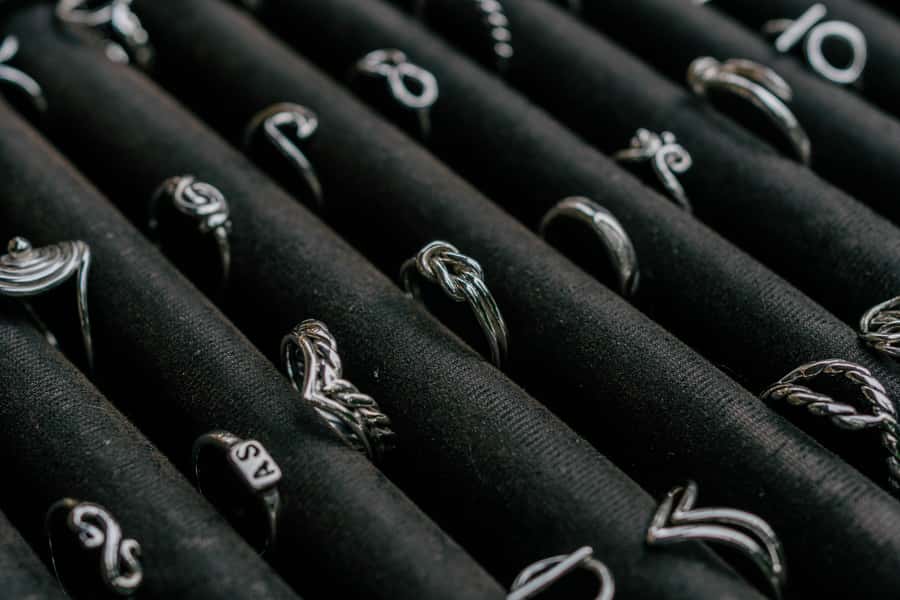 Discover Sidemen’s First Silver Class at Agung Silver - 99.9% pure silver, 7 grams included, and a lifetime repair promise