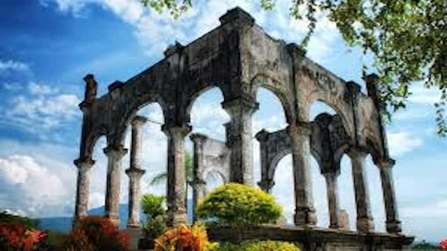 East Bali: Lempuyang Gates, Tenganan, & Water Palaces Tour - Tenganan and the Aga village: weaving traditions you can see up close