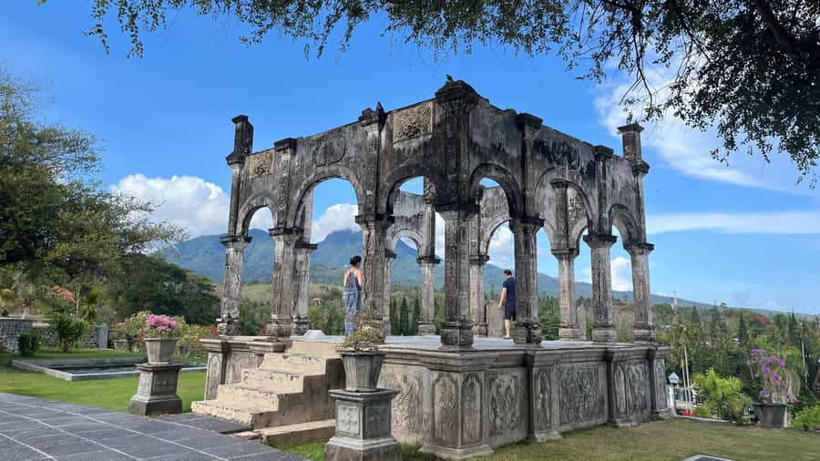 East Bali: Lempuyang temple, Tirta Gangga, Taman Ujung - Taman Soekasada Ujung: European touches in East Bali