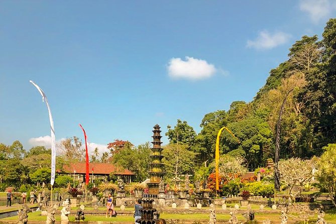 East Bali Tour, Lempuyang - Tirta Gangga - Ujung Soekasada - Black sand Beach - What to pack and how to time your comfort (without slowing down)