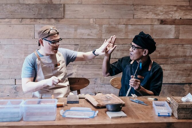 Exclusive Ubud Jewelry Making: Craft with a Pro Silversmith! - A realistic look at group size, attention, and instructors