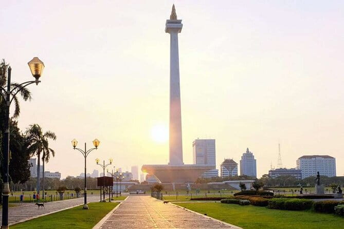 Experience Jakarta Street Food Scene with MRT Transportation - Should you book this MRT Jakarta street-food tour?