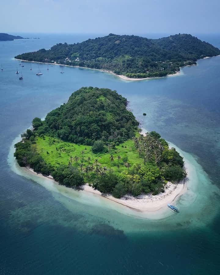 Explore Hidden Gili's Lombok : Gili Asahan,Gede,Goleng,Layar - Gili Goleng: First Snorkel Stop and Photo Time
