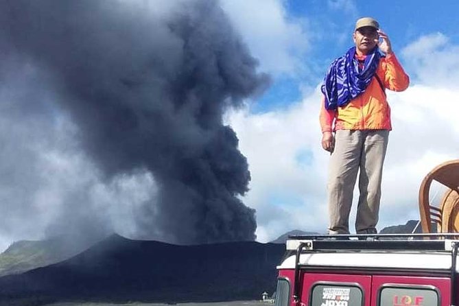 Explore volcano Bromo - start Surabaya // 2 days 1 night - Penanjakan at 03:00: the sunrise Jeep run explained