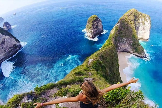 Exploring Bali in 3 Days: Discover Top Places in Bali - Day 3 southern Bali after lunch: GWK, Uluwatu, Kecak, and Jimbaran seafood