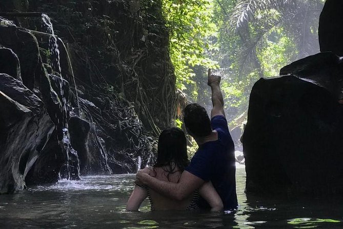 Farmer market, waterfalls, holy spring - All Inclusive - Seribatu village: herbs, plants, and the coffee process