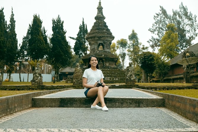 Fascinating UNESCO Site Tour in Bali - Tanah Lot Temple: sea-cliff drama, black sand rock, and crowd reality