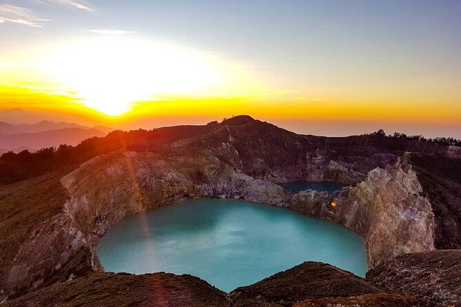 Flores Tours : 2 Days amazing Kelimutu Lake tour - Kelimutu’s tri-color lakes: why this volcano day trip feels different