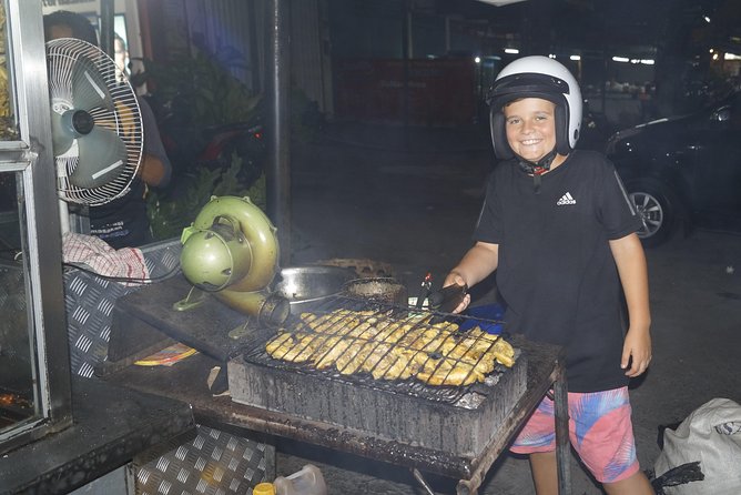 Foodie Tour Bali - Kreneng Market: fruit tasting and a proper night-market wander