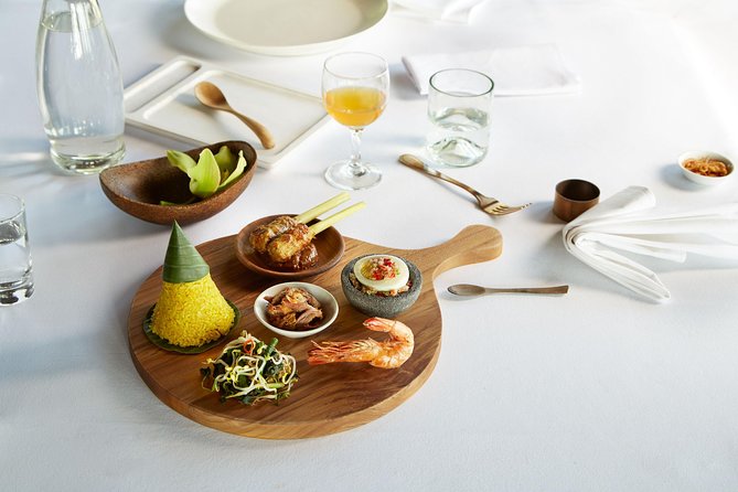 Forest Dining at Tree Deck overlooking lush valley of Ubud - The 6 Courses: How the Menu Choice Works for Different Diets