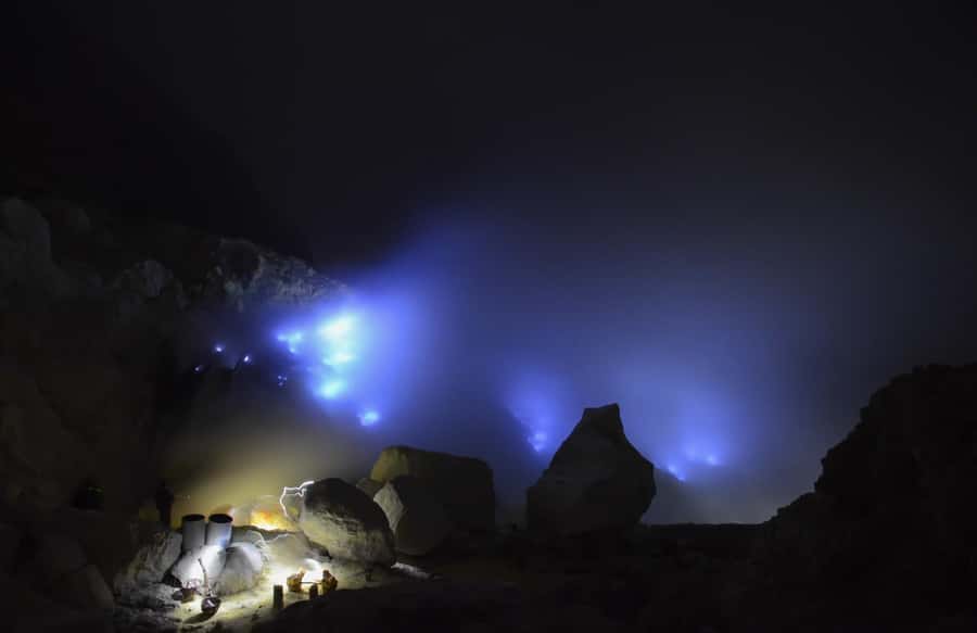 From Bali: 1 Day Ijen Volcano Blue Fire Tour From Bali - Descending, breakfast at Paltuding, then ferry back to Bali