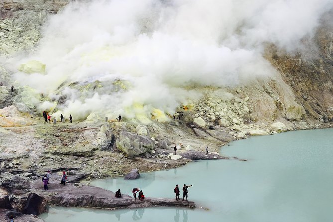 From Bali: 24-Hour Kawah Ijen Blue Flames, Dinner & Room - Dinner, breakfast, and the private room that saves your sanity