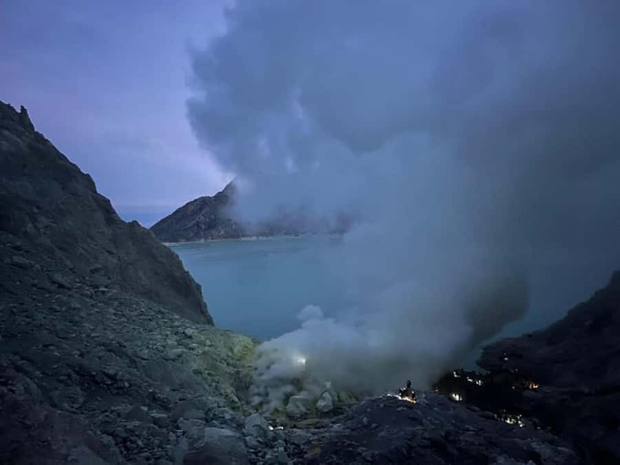 From Bali/Banyuwangi: Ijen Blue Fire Midnight Group Tour - Crowd Reality at Midnight: When the Volcano Feels Busy