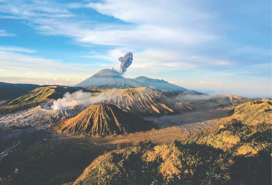 From Bali: Bromo, Ijen, Borobudur, and Yogyakarta 4-Day Tour - Day 2: Ijen Crater Hike and Blue Flames, Then Bromo and the Traffic Test