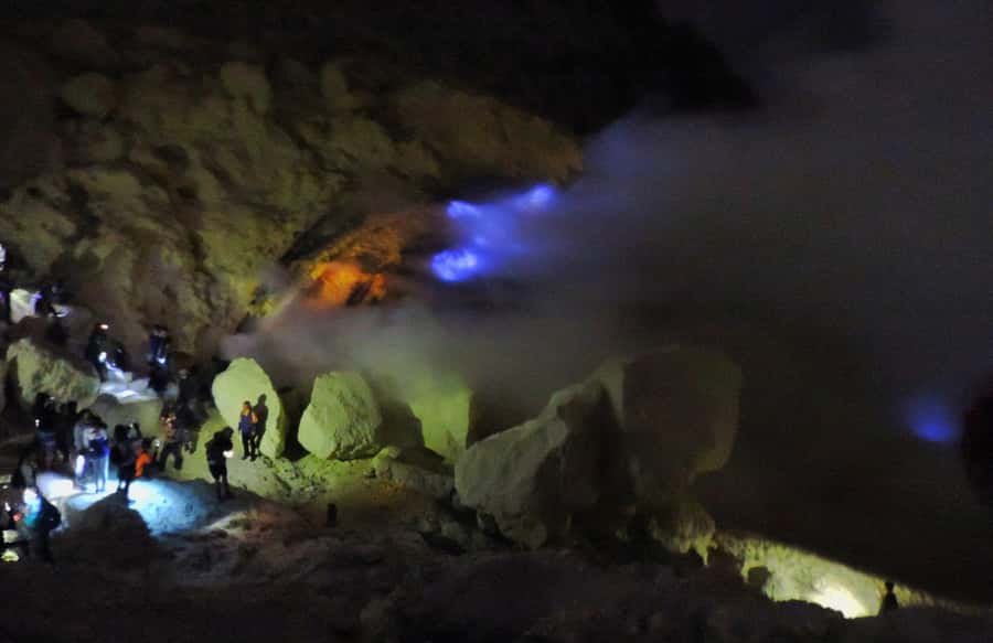 From Bali : Exploring Ijen Crater to Witness the Blue Fire - Why the Ijen blue fire is a time-sensitive spectacle