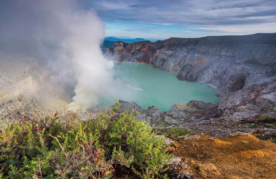From Bali: Ijen Sunrise Tour with Local Guide & Blue Fire - What You’ll See at Ijen: Turquoise Lake Views and Sulfur Miners