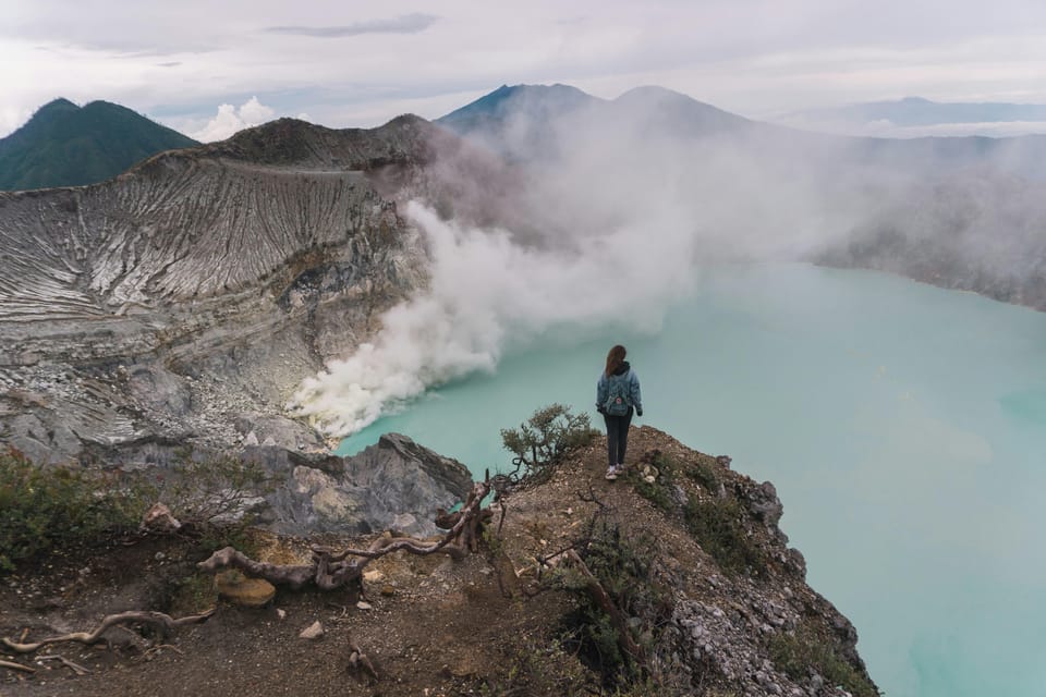 From Bali : Mount Ijen Blue-fire Volcano Tour - Dawn at Mount Ijen: Sunrise, the Caldera Lake, and a Different Kind of Wow