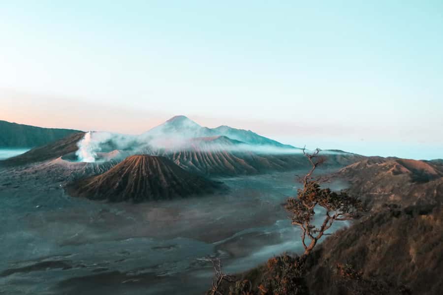 From Bali or Java: Bromo & Kawah Ijen – 3-Day Adventure - Sunrise Over the Acid Lake: The Big Payoff After the Hard Part
