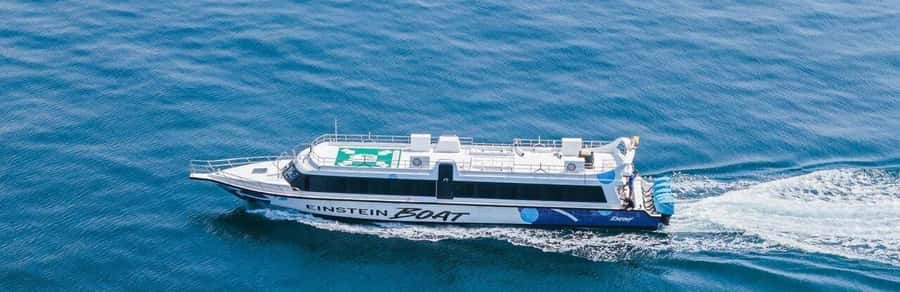 From Bali/Sanur: 1-Way Fast Boat Transfer to Nusa Penida - Arrival on Nusa Penida: getting off the boat without losing your momentum