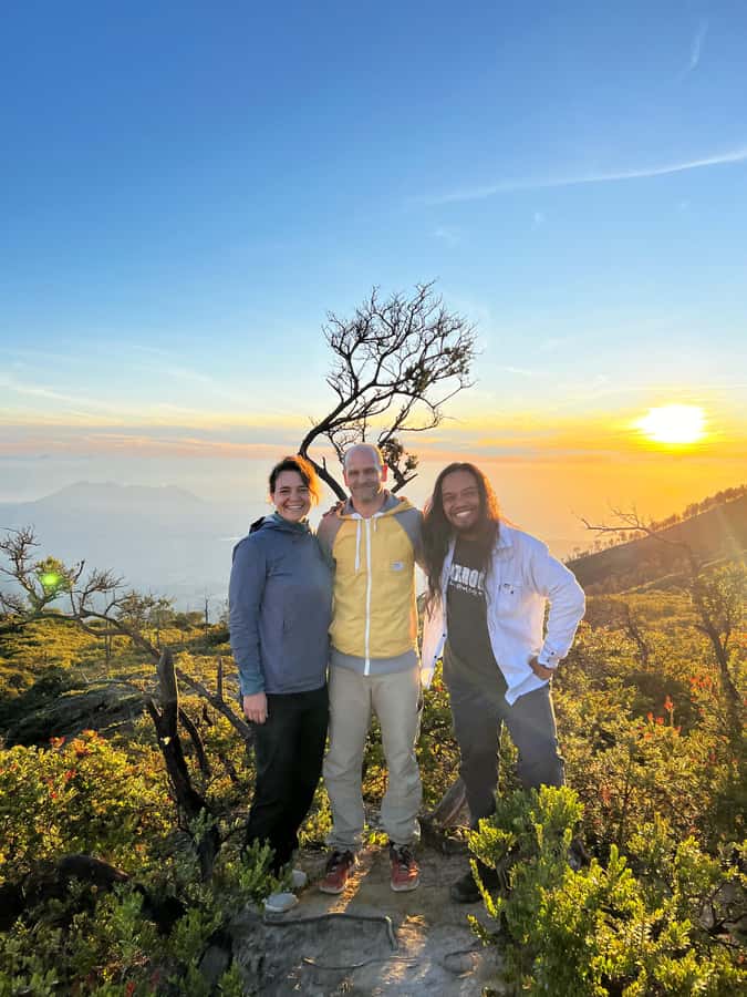 From Bali : The Majestic Mount Ijen Sunrise Trekking - The sulfur lake and the sunrise viewpoint: how to make the last hours count