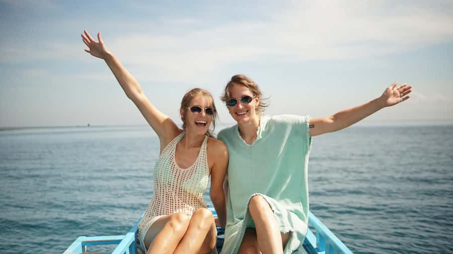 From Gili Trawangan: Gili Islands Snorkeling Boat Tour - From Sama-sama Reggae Bar to a glass-bottom start