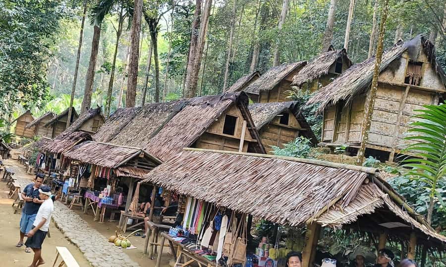 From Jakarta: Baduy Tribe Full Day Trip with Lunch - Ciboleger: where the day eases into walking and crafts
