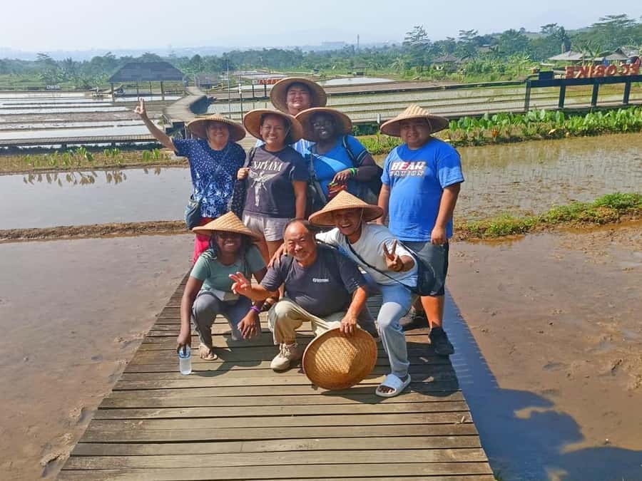 From Jakarta: Bogor Botanical Garden, Ricefield, & Waterfall - Timing, pickup points, and why traffic matters