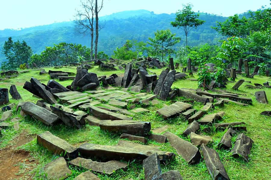 From Jakarta : Prehistoric Mount Padang - Gunung Padang’s 370 steps and hexagonal stone columns