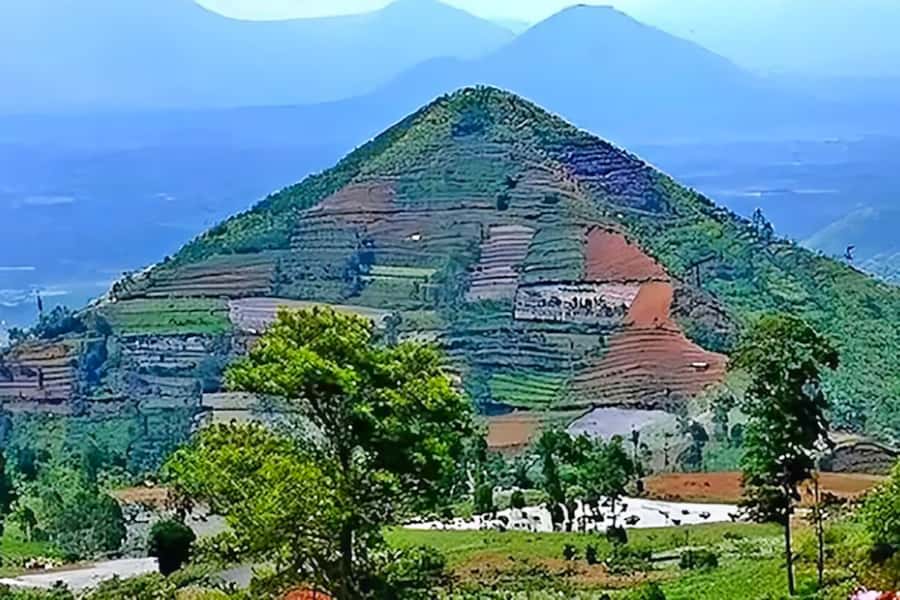 From Jakarta : Prehistoric Mount Padang - FAQ